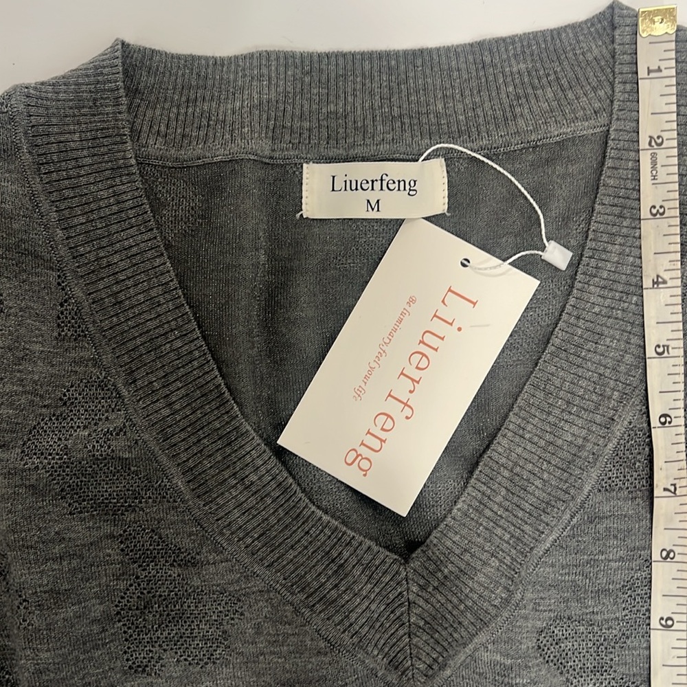 Luxeire Gray V-Neck Sweater NWT size M - Picture 7 of 7